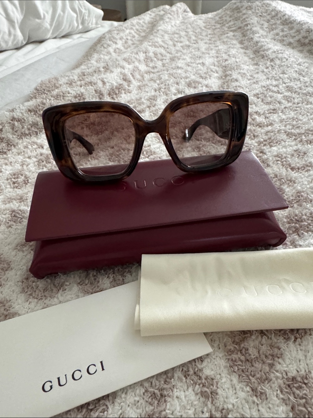NEW GUCCI Butterfly Frame Sunglasses - Picture 4 of 7